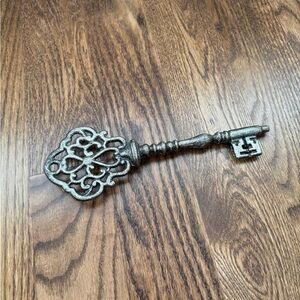 Vintage Style Ornate Key Decor